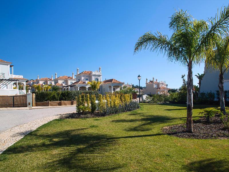 Hotel The Crest Almancil Esterno foto