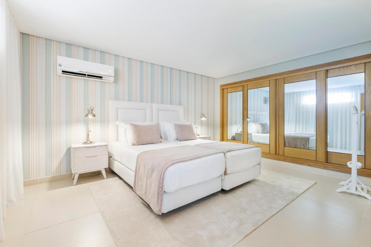 Hotel The Crest Almancil Esterno foto
