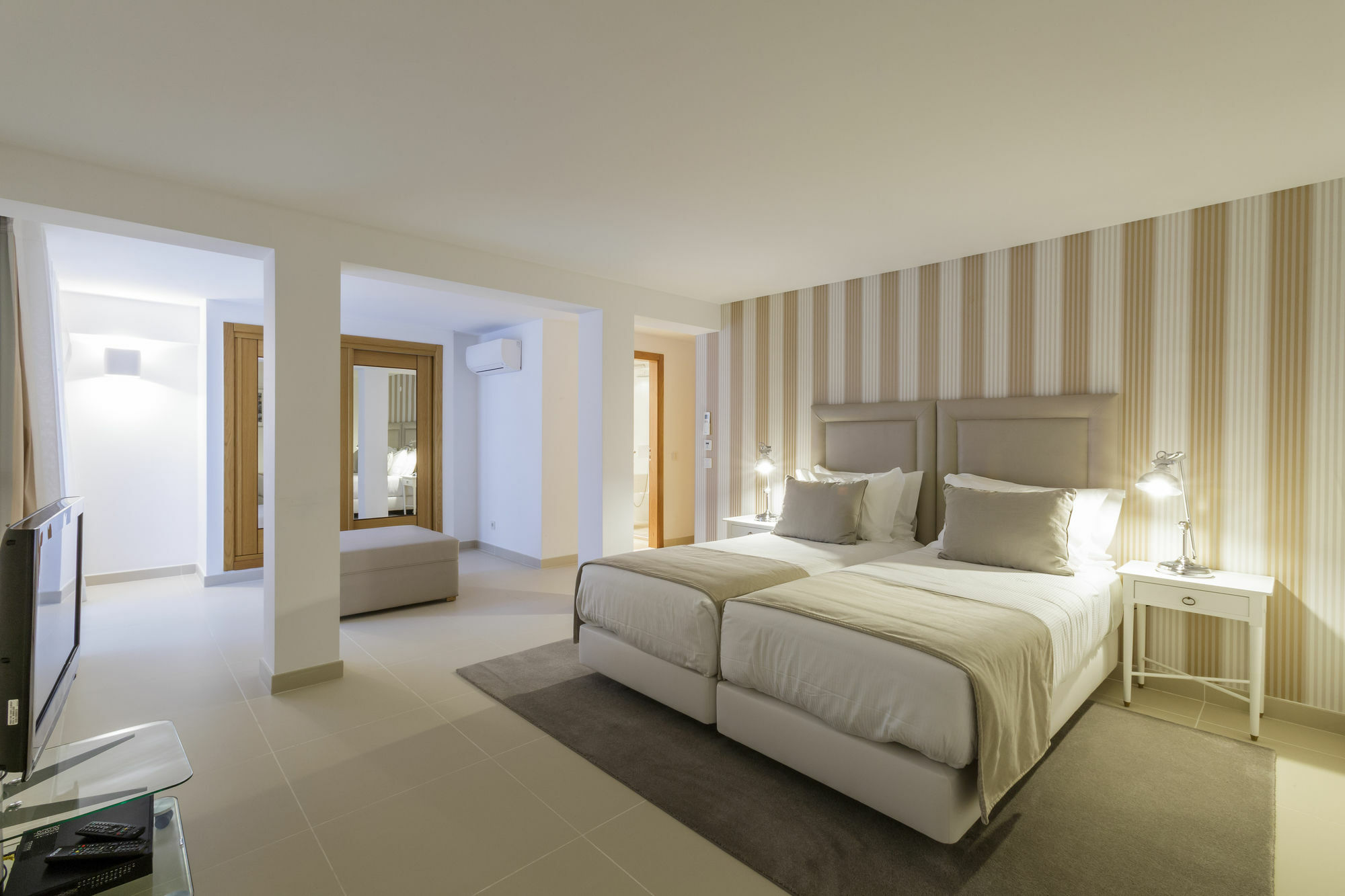 Hotel The Crest Almancil Esterno foto