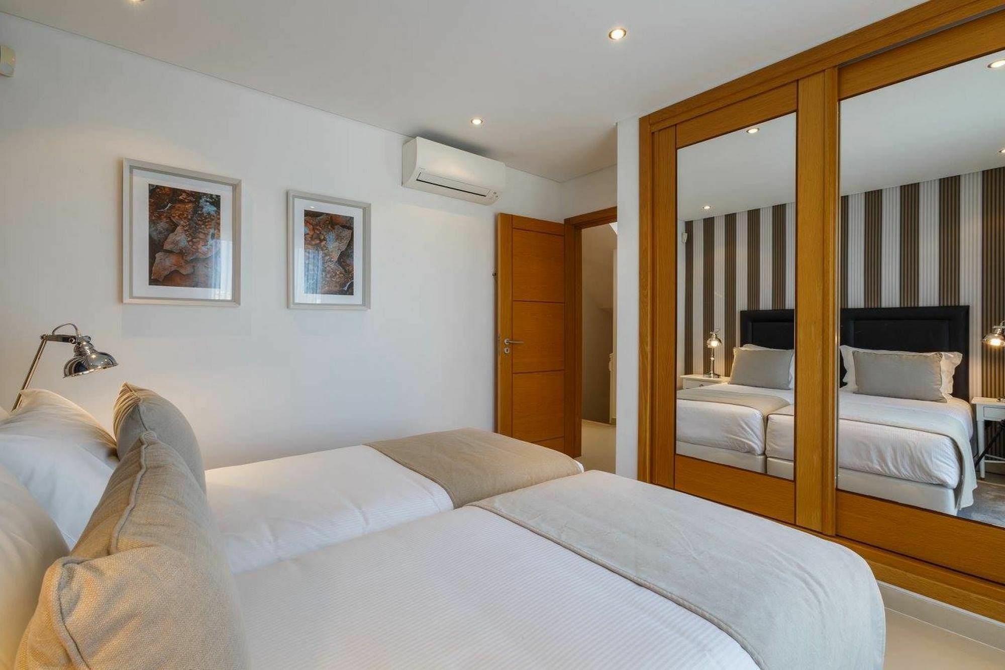 Hotel The Crest Almancil Esterno foto
