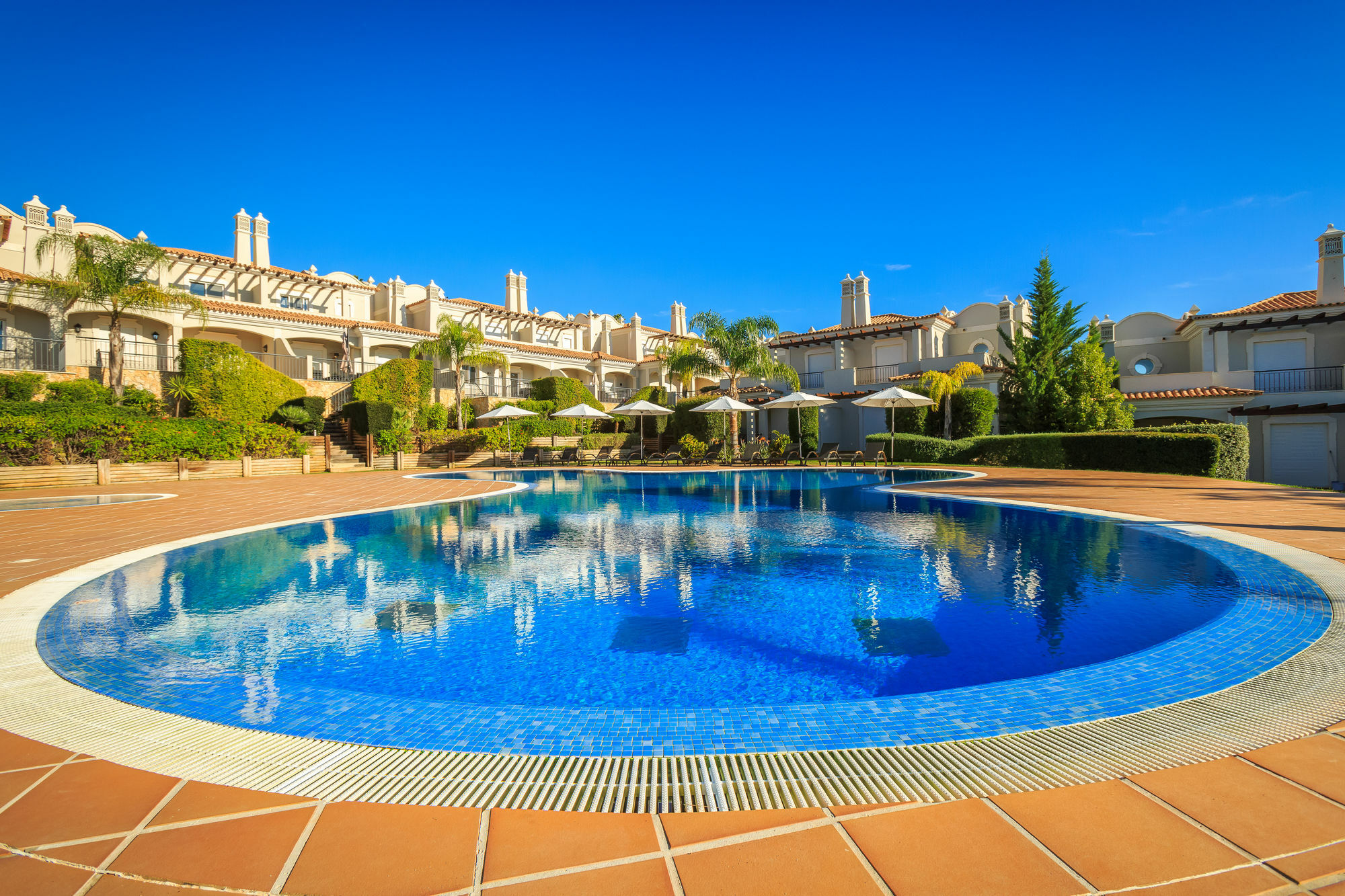 Hotel The Crest Almancil Esterno foto