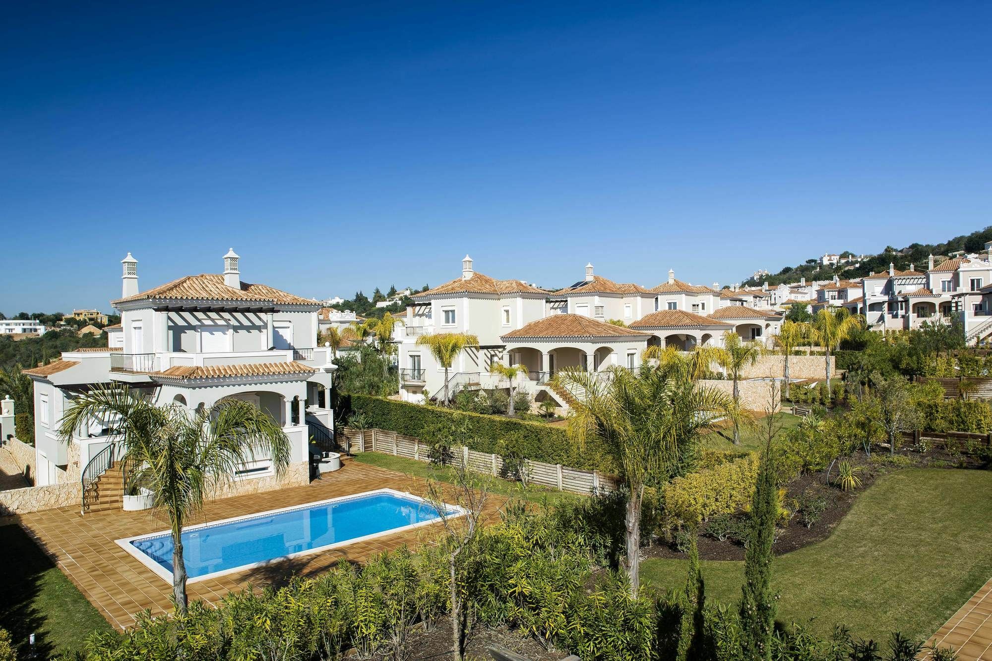 Hotel The Crest Almancil Esterno foto