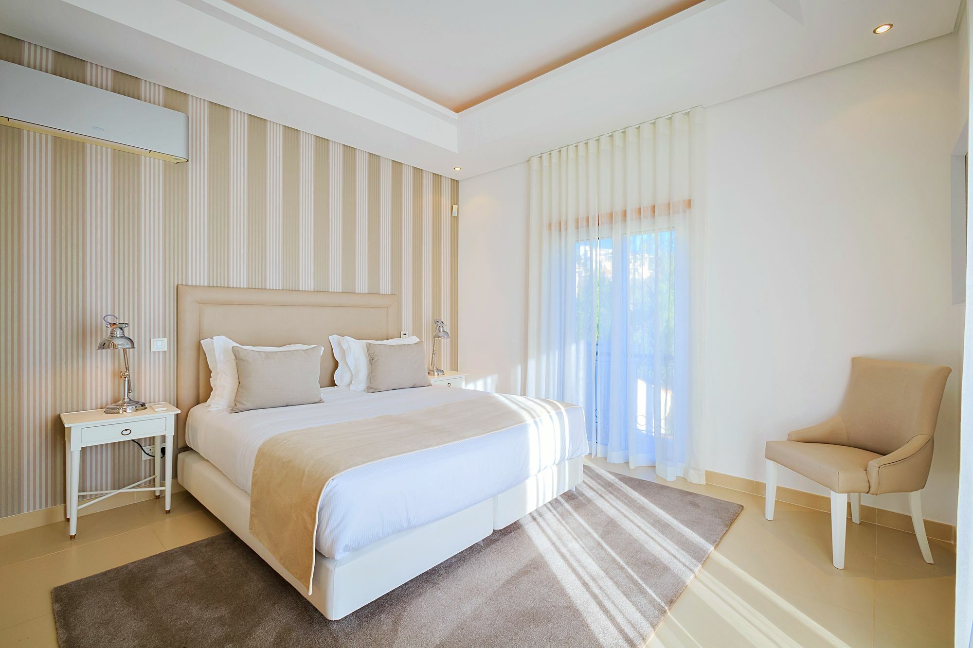 Hotel The Crest Almancil Esterno foto