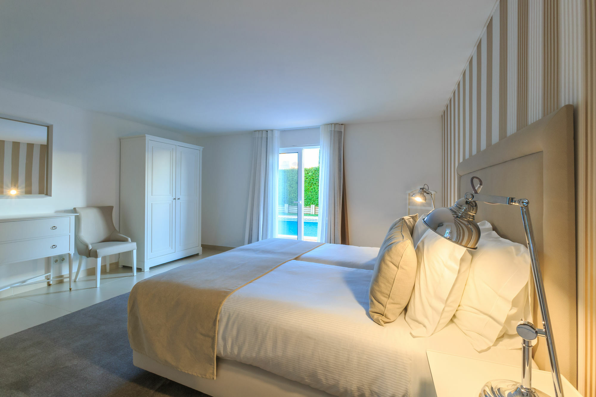 Hotel The Crest Almancil Esterno foto