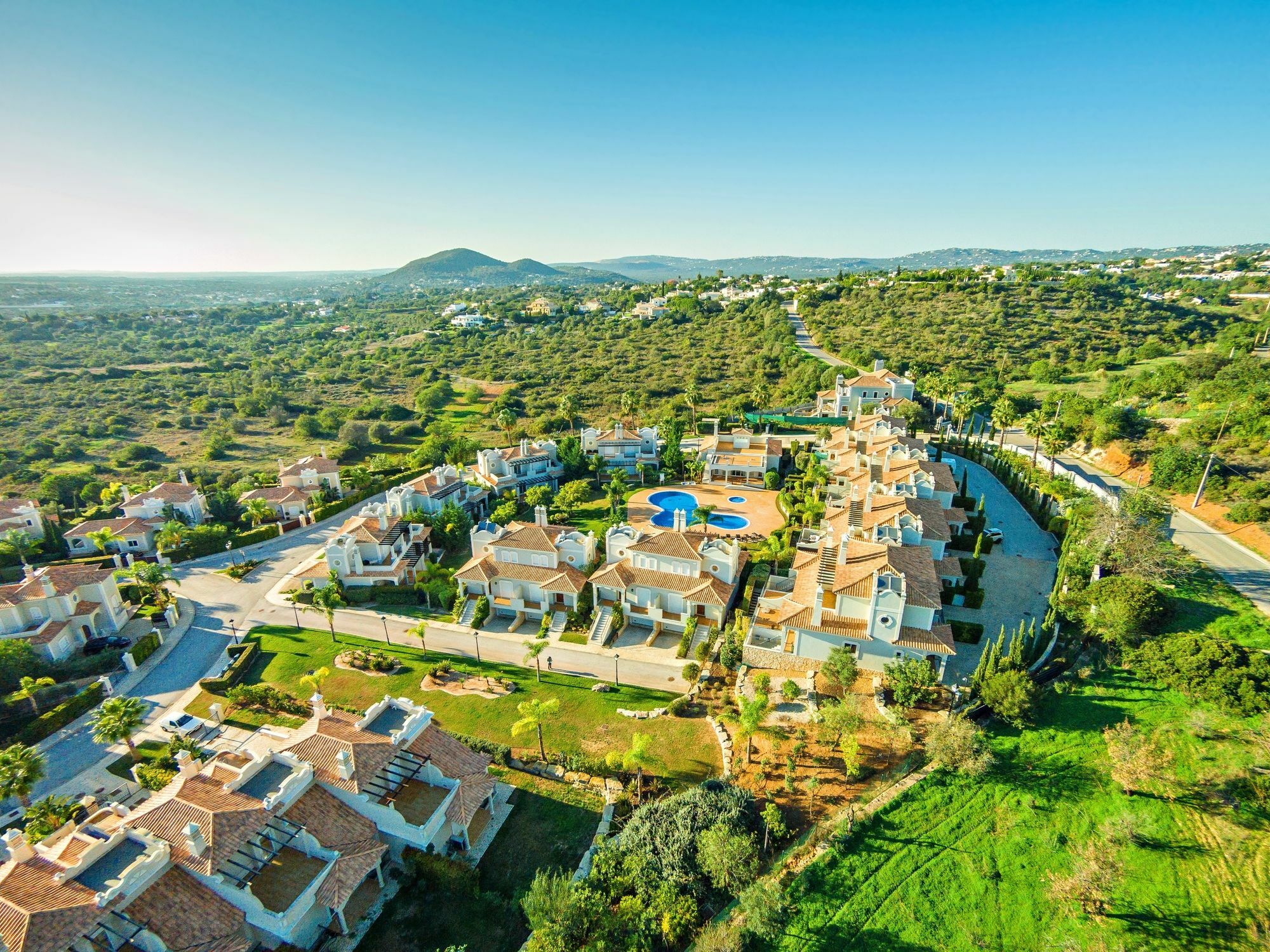 Hotel The Crest Almancil Esterno foto