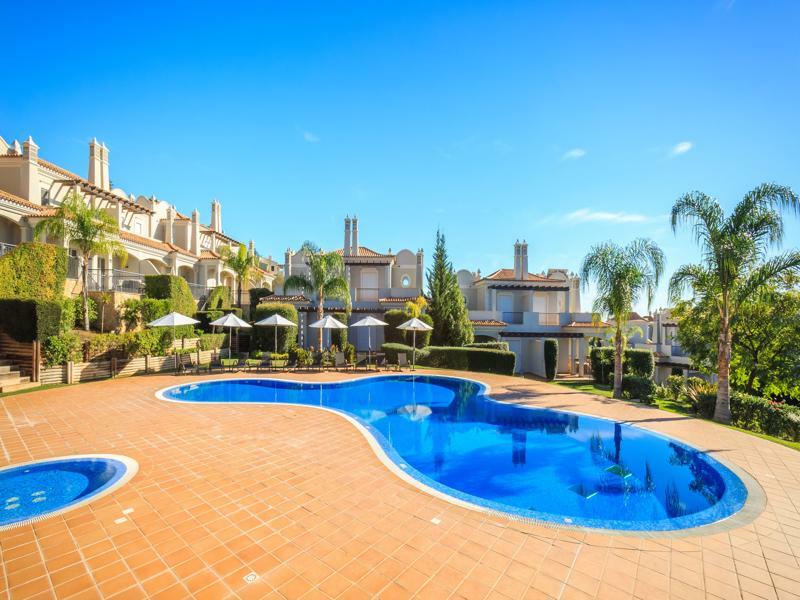 Hotel The Crest Almancil Esterno foto